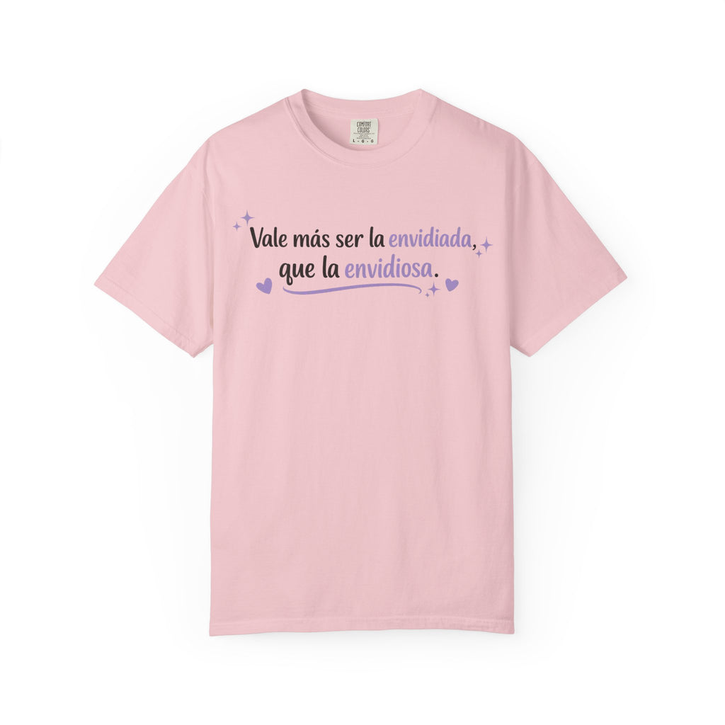 T-Shirt — Spanish Quote "Vale más ser la envidiada, que la envidiosa." Lavender Script