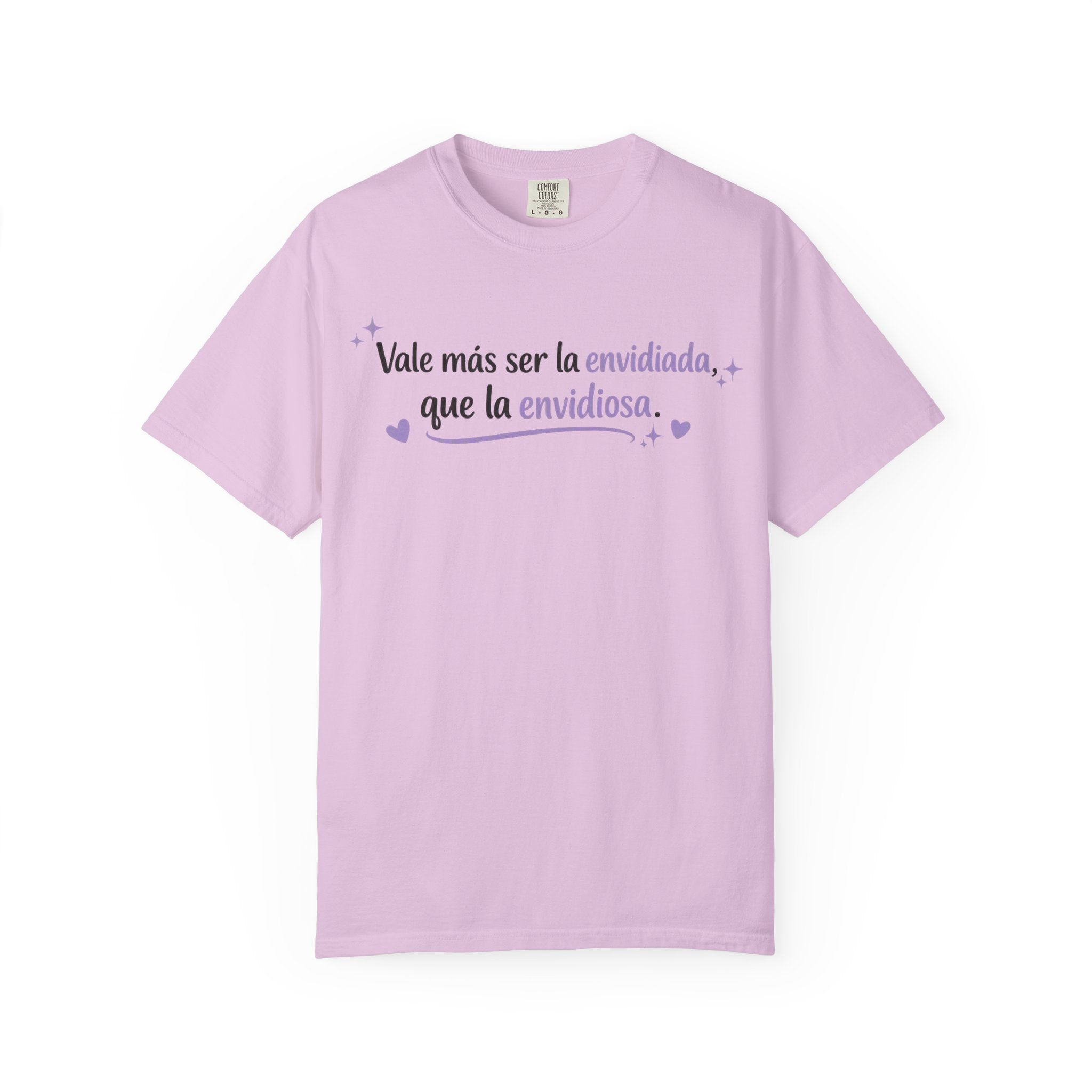 T-Shirt — Spanish Quote "Vale más ser la envidiada, que la envidiosa." Lavender Script
