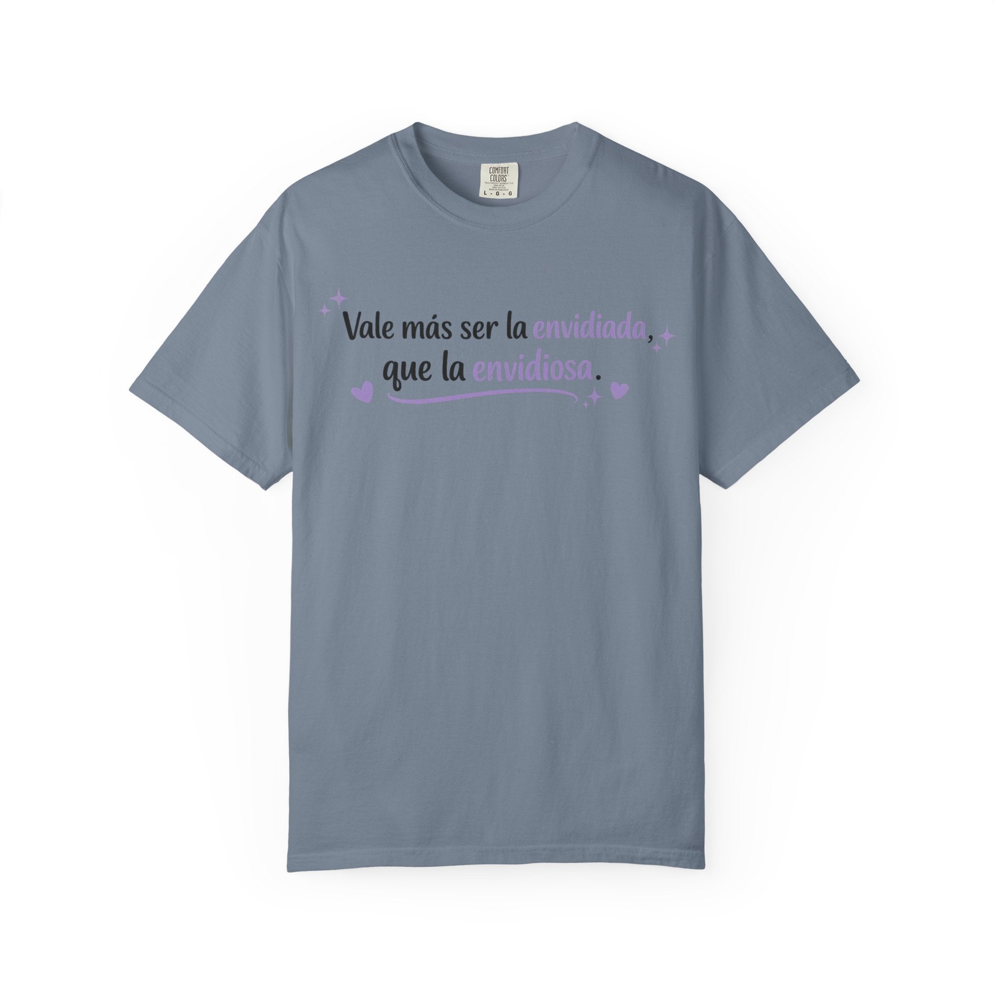 T-Shirt — Spanish Quote "Vale más ser la envidiada, que la envidiosa." Lavender Script