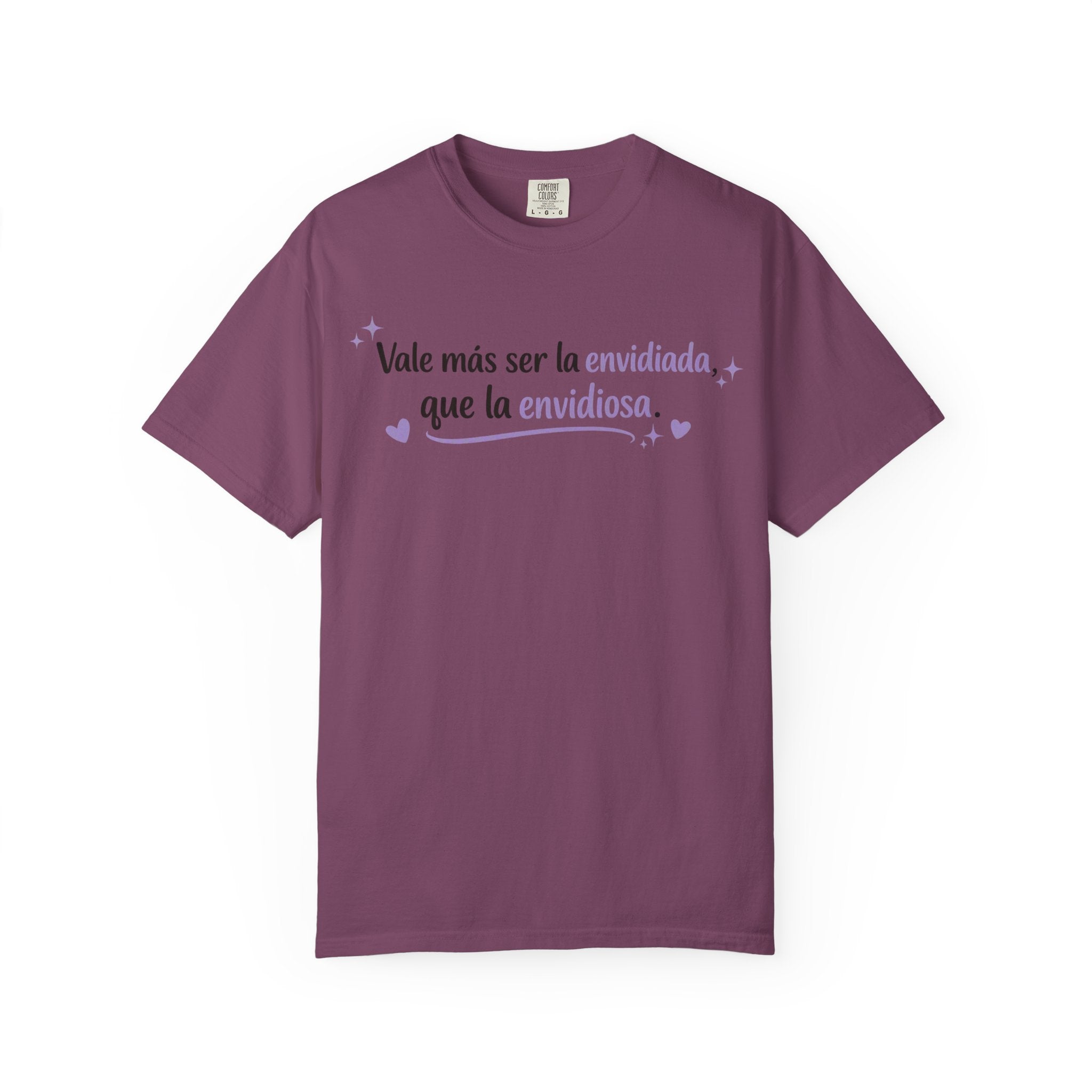 T-Shirt — Spanish Quote "Vale más ser la envidiada, que la envidiosa." Lavender Script