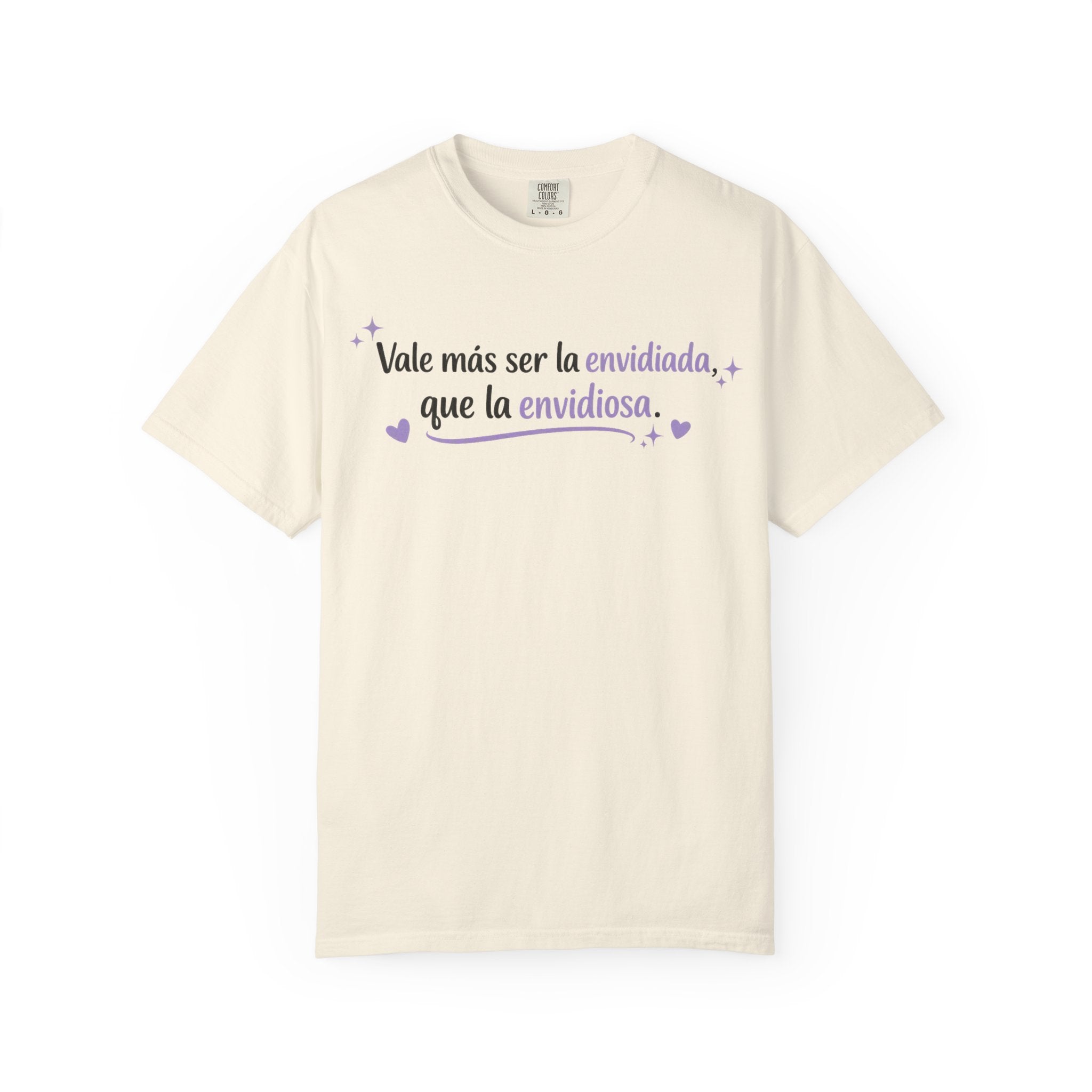 T-Shirt — Spanish Quote "Vale más ser la envidiada, que la envidiosa." Lavender Script
